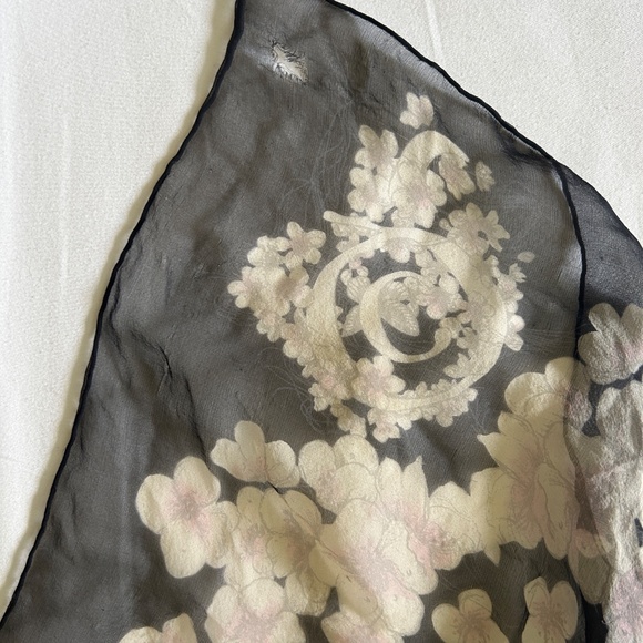 Alexander McQueen Black semi-sheer floral skull print scarf - Picture 9 of 9